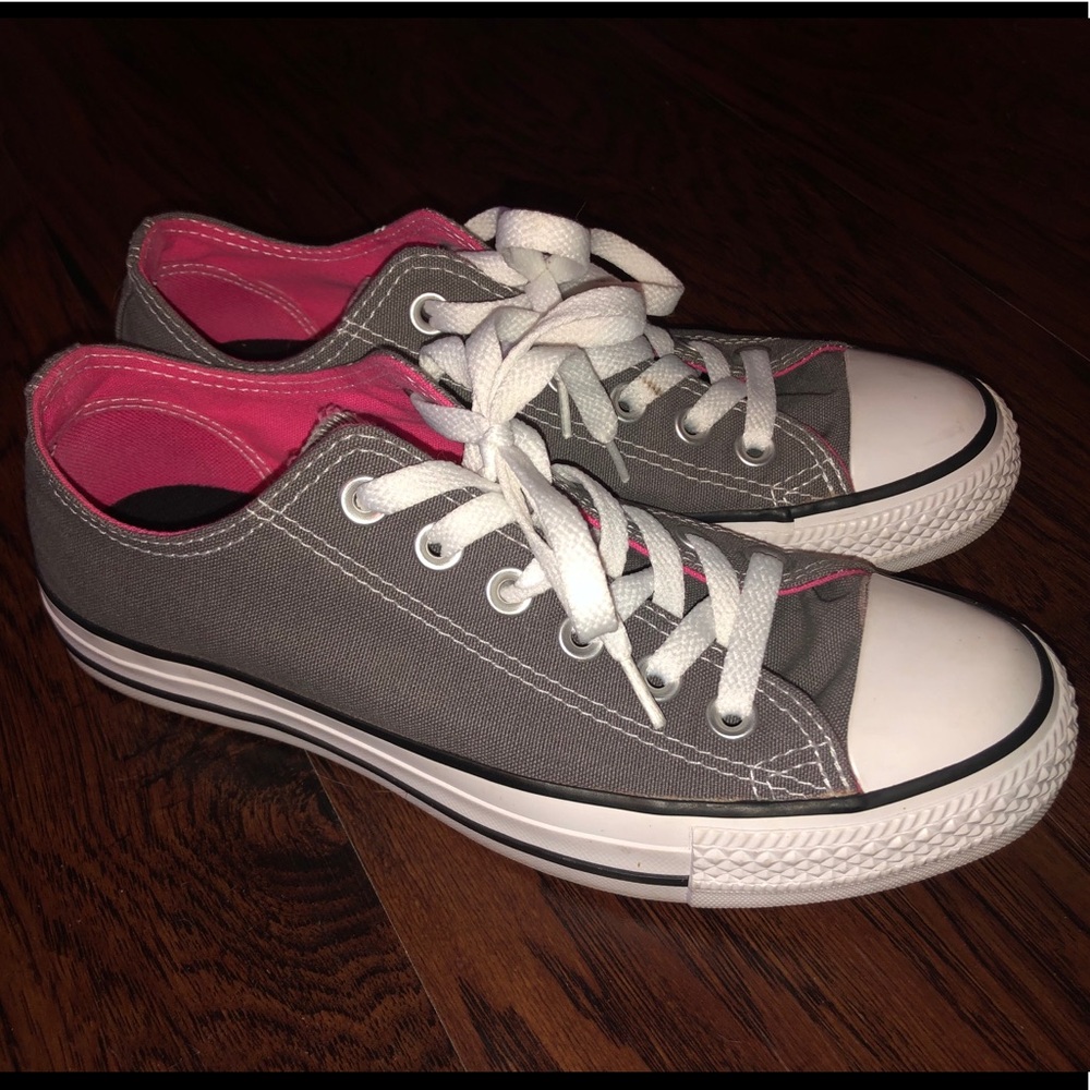 Converse 👟 gently used 💚